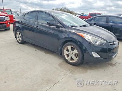 Czwarte zdjęcie samochodu z boku: 2013 HYUNDAI ELANTRA GLS VIN:KMHDH4AE9DU817036 - miniatura