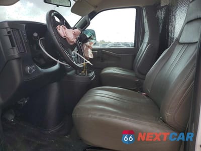 Zdjęcie 7 z 13 samochodu: 2023 GMC SAVANA G2500 VIN:1GTW7AFP4P1173797 - miniatura