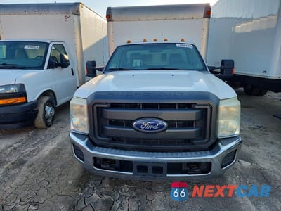 Piąte zdjęcie samochodu w środku: 2013 FORD F350 SUPER DUTY BOX TRUCK VIN:1FDRF3G63DEA20295 - miniatura