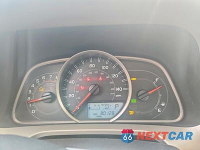 Zdjęcie 9 z 12 samochodu: 2015 TOYOTA RAV4 XLE VIN:JTMRFREV8FD134948 - miniatura