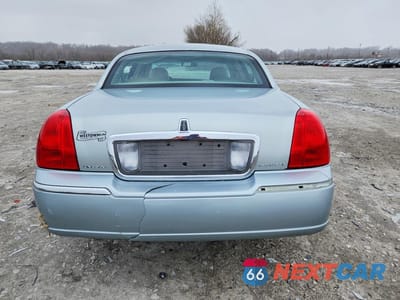 Zdjęcie 6 z 12 samochodu: 2007 LINCOLN TOWN CAR VIN:1LNHM81V17Y628981 - miniatura