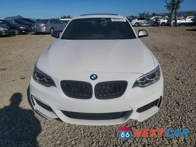 Piąte zdjęcie samochodu w środku: 2016 BMW M235I VIN:WBA1J7C52GV359586 - miniatura