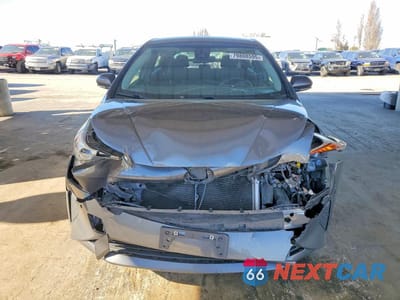 Piąte zdjęcie samochodu w środku: 2017 TOYOTA PRIUS TWO VIN:JTDKBRFUXH3578828 - miniatura