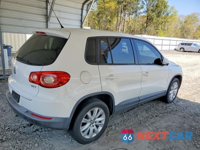 Trzecie zdjęcie samochodu z tyłu: 2010 VOLKSWAGEN TIGUAN S VIN:WVGAV7AXXAW538175 - miniatura