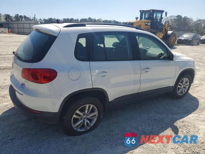 Trzecie zdjęcie samochodu z tyłu: 2017 VOLKSWAGEN TIGUAN S VIN:WVGAV7AX7HK017674 - miniatura