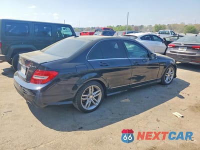 Czwarte zdjęcie samochodu z boku: 2013 MERCEDES-BENZ C 300 4MATIC VIN:WDDGF8AB8DR285856 - miniatura