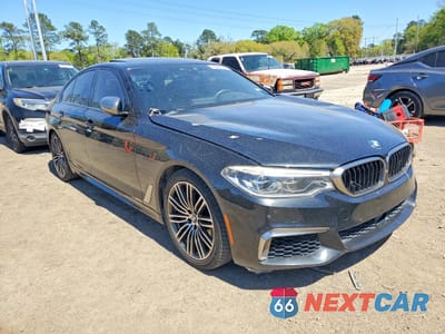 Czwarte zdjęcie samochodu z boku: 2018 BMW M550XI VIN:WBAJB9C58JG463682 - miniatura