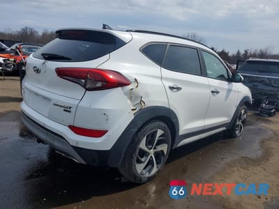 Trzecie zdjęcie samochodu z tyłu: 2018 HYUNDAI TUCSON LIMITED VIN:KM8J3CA29JU834934 - miniatura