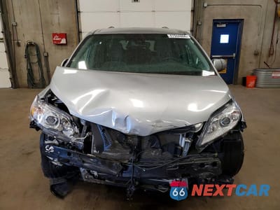 Piąte zdjęcie samochodu w środku: 2019 TOYOTA SIENNA LE 8-PASSENGER VIN:5TDKZ3DC6KS983898 - miniatura