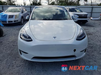 Piąte zdjęcie samochodu w środku: 2025 TESLA MODEL Y VIN:7SAYGAEE2SF227884 - miniatura