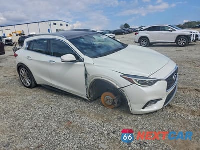 Czwarte zdjęcie samochodu z boku: 2017 INFINITI QX30 PREMIUM VIN:SJKCH5CP3HA025652 - miniatura