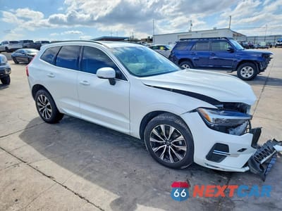 Czwarte zdjęcie samochodu z boku: 2023 VOLVO XC60 CORE VIN:YV4L12DK8P1260939 - miniatura