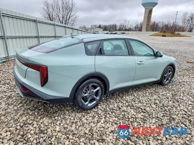 Trzecie zdjęcie samochodu z tyłu: 2025 KIA K4 LXS VIN:3KPFT4DE6SE099836 - miniatura