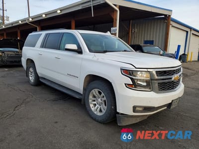 Czwarte zdjęcie samochodu z boku: 2020 CHEVROLET SUBURBAN K1500 LT VIN:1GNSKHKC0LR300069 - miniatura