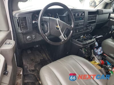 Zdjęcie 8 z 14 samochodu: 2021 CHEVROLET EXPRESS G2500 DELIVERY VAN VIN:1GCWGAFP7M1305897 - miniatura