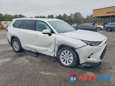 Czwarte zdjęcie samochodu z boku: 2025 TOYOTA GRAND HIGHLANDER XLE VIN:5TDAAAA56SS019783 - miniatura