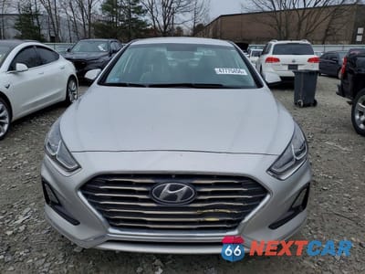 Piąte zdjęcie samochodu w środku: 2019 HYUNDAI SONATA SE VIN:5NPE24AF7KH800830 - miniatura