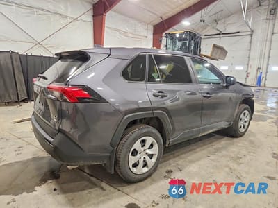 Trzecie zdjęcie samochodu z tyłu: 2024 TOYOTA RAV4 LE VIN:2T3F1RFV8RC425524 - miniatura