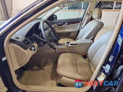 Zdjęcie 7 z 12 samochodu: 2010 MERCEDES-BENZ C 300 VIN:WDDGF5EB5AR098112 - miniatura