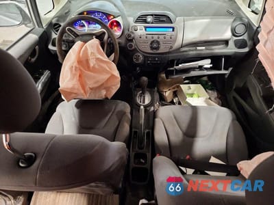 Zdjęcie 8 z 12 samochodu: 2013 HONDA FIT VIN:JHMGE8H3XDC079046 - miniatura