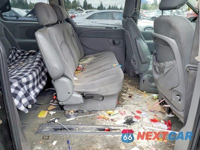 Zdjęcie 11 z 13 samochodu: 2006 CHRYSLER TOWN & COUNTRY VIN:1A4GP45R56B544302 - miniatura