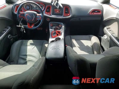 Zdjęcie 8 z 11 samochodu: 2016 DODGE CHALLENGER SXT VIN:2C3CDZAG1GH280331 - miniatura