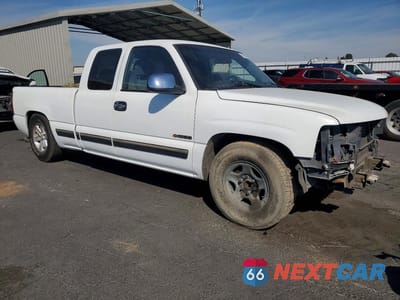 Czwarte zdjęcie samochodu z boku: 2002 CHEVROLET SILVERADO C1500 VIN:2GCEC19V421423074 - miniatura