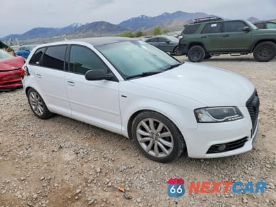 Czwarte zdjęcie samochodu z boku: 2011 AUDI A3 PREMIUM VIN:WAUBJBFM5BA057042 - miniatura