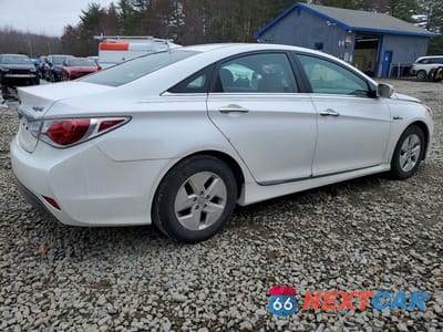 Trzecie zdjęcie samochodu z tyłu: 2012 HYUNDAI SONATA HYBRID BASE VIN:KMHEC4A49CA059323 - miniatura