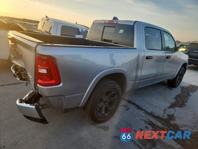 Trzecie zdjęcie samochodu z tyłu: 2025 RAM 1500 BIG HORN VIN:1C6SRFFP3SN581240 - miniatura