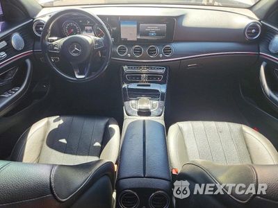 Zdjęcie 8 z 12 samochodu: 2017 MERCEDES-BENZ E 300 VIN:WDDZF4JB6HA038230 - miniatura