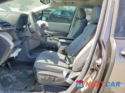 Zdjęcie 7 z 12 samochodu: 2024 TOYOTA SIENNA XLE 7-PASSENGER VIN:5TDYSKFC5RS126701 - miniatura