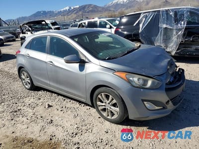 Czwarte zdjęcie samochodu z boku: 2014 HYUNDAI ELANTRA GT BASE VIN:KMHD35LH0EU194273 - miniatura