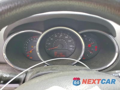 Zdjęcie 9 z 13 samochodu: 2013 KIA SORENTO LX VIN:5XYKT4A68DG383700 - miniatura