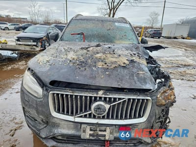 Piąte zdjęcie samochodu w środku: 2020 VOLVO XC90 T6 MOMENTUM VIN:YV4A22PK3L1576503 - miniatura