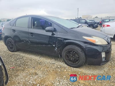 Czwarte zdjęcie samochodu z boku: 2011 TOYOTA PRIUS THREE VIN:JTDKN3DU9B0303497 - miniatura