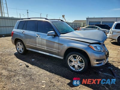 Czwarte zdjęcie samochodu z boku: 2015 MERCEDES-BENZ GLK 350 4MATIC VIN:WDCGG8JB8FG405283 - miniatura