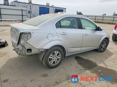 Trzecie zdjęcie samochodu z tyłu: 2013 CHEV SONIC LS AUTOMATIC VIN:1G1JC5SGXD4210681 - miniatura