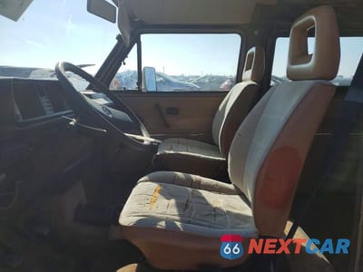 Zdjęcie 7 z 13 samochodu: 1987 VOLKSWAGEN VANAGON KOMBI VIN:WV2XB0256GH018257 - miniatura