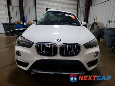 Piąte zdjęcie samochodu w środku: 2017 BMW X1 XDRIVE28I VIN:WBXHT3C31H5F83040 - miniatura