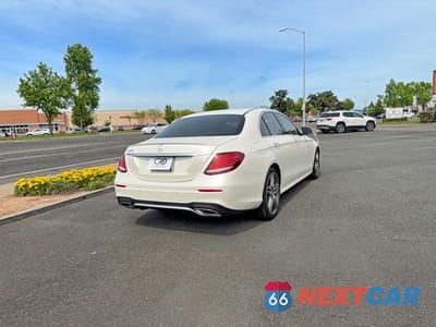 Czwarte zdjęcie samochodu z boku: 2017 MERCEDES-BENZ E 300 VIN:WDDZF4JB7HA218901 - miniatura