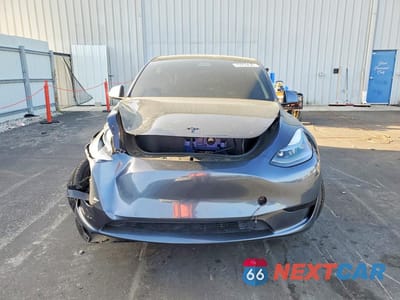 Piąte zdjęcie samochodu w środku: 2022 TESLA MODEL Y VIN:7SAYGDEF0NF415012 - miniatura