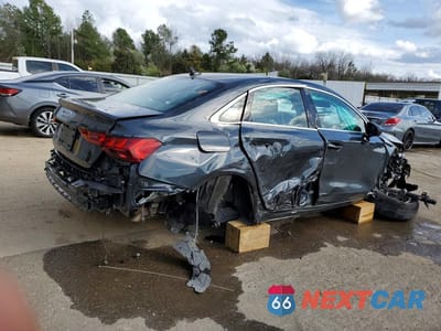 Trzecie zdjęcie samochodu z tyłu: 2024 AUDI A3 PREMIUM PLUS VIN:WAUBUDGYXRA049663 - miniatura