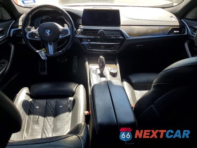 Zdjęcie 8 z 12 samochodu: 2018 BMW M550XI VIN:WBAJB9C58JG463682 - miniatura