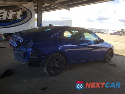 Trzecie zdjęcie samochodu z tyłu: 2023 HYUNDAI ELANTRA SEL VIN:5NPLM4AG6PH094967 - miniatura