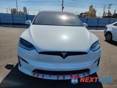 Piąte zdjęcie samochodu w środku: 2023 TESLA MODEL X VIN:7SAXCBE5XPF385023 - miniatura