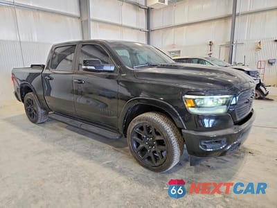 Czwarte zdjęcie samochodu z boku: 2021 RAM 1500 LARAMIE VIN:1C6SRFJT8MN507237 - miniatura