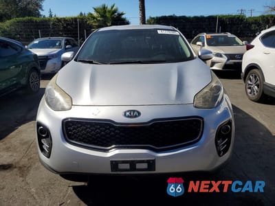 Piąte zdjęcie samochodu w środku: 2017 KIA SPORTAGE LX VIN:KNDPMCAC5H7121235 - miniatura