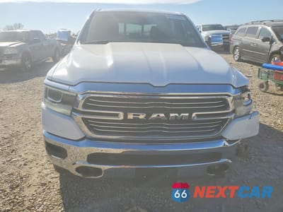 Piąte zdjęcie samochodu w środku: 2020 RAM 1500 LARAMIE VIN:1C6SRFJM6LN250439 - miniatura