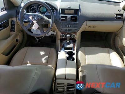 Zdjęcie 8 z 12 samochodu: 2011 MERCEDES-BENZ C 300 VIN:WDDGF5EB5BR151280 - miniatura